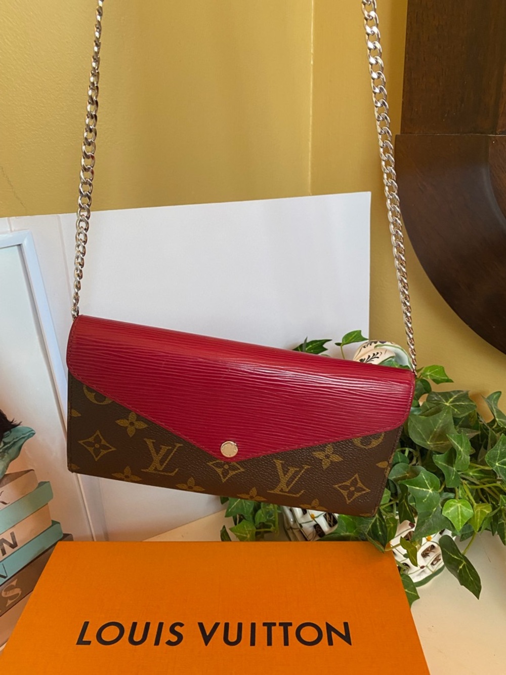 Louis Vuitton Monogram  Marie Lou Wallet in Fuchsia and Brown .